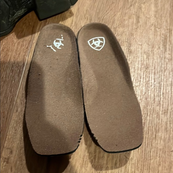 Ariat Brown Cowboy Boots with American Flag Design - Picture 10 of 16